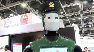 Dubai thử nghiệm cảnh sát robot tuần tra trên đường phố