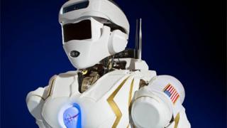 Một bé gái được robot cứu sống