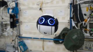 Robot sống bên trong Trạm Không gian Quốc tế
