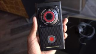 Smartphone chiếu holographic của hãng camera RED
