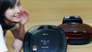 Robot lau nhà biết nghe lời.