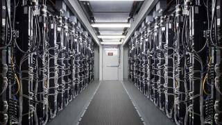 Microsoft cũng đang chung tay bảo vệ môi trường khi xây dựng trung tâm dữ liệu chạy bằng khí đốt tự nhiên đầu tiên trên thế giới.