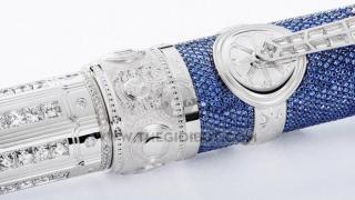 Một tác phẩm nghệ thuật mang hình hài chiếc bút tuyệt đẹp có giá lên tới 34 tỷ đồng.