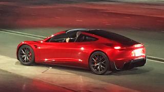Tesla Roadster là chiếc xe siêu việt.