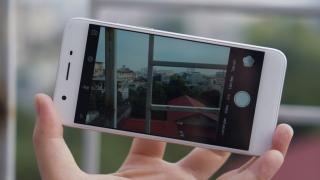 5 smartphone bán chạy nhất thế giới đầu 2017
