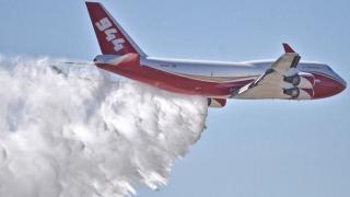 Siêu máy bay chữa cháy Global Super Tanker.