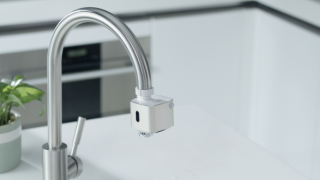 Autowater - Thiết bị có khả năng biến vòi nước tại nhà bạn thành vòi nước tự động như trong trung tâm thương mại