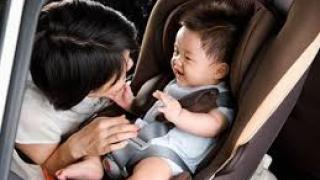Chọn mua và sử dụng ghế an toàn cho trẻ đi chơi xa đầu năm