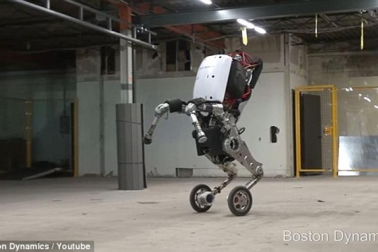 Robot đã tân tiến đến mức nào?: Đứng, ngồi, chạy và… nhảy qua chướng ngại vật!