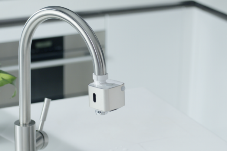 Autowater - Thiết bị có khả năng biến vòi nước tại nhà bạn thành vòi nước tự động như trong trung tâm thương mại