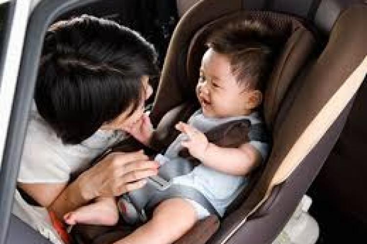 Chọn mua và sử dụng ghế an toàn cho trẻ đi chơi xa đầu năm
